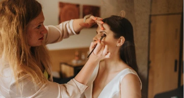 Svatební líčení a účes